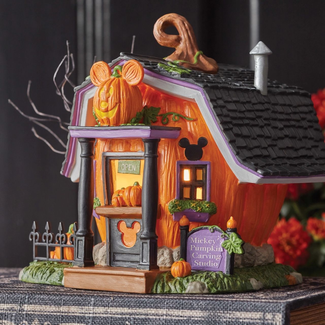 The Pumpkintown Carving Studio is hand crafted from high quality cast stone before our skilled artists hand paint each detail.