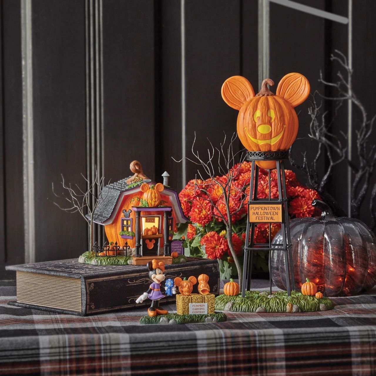 The Pumpkintown Carving Studio is hand crafted from high quality cast stone before our skilled artists hand paint each detail.