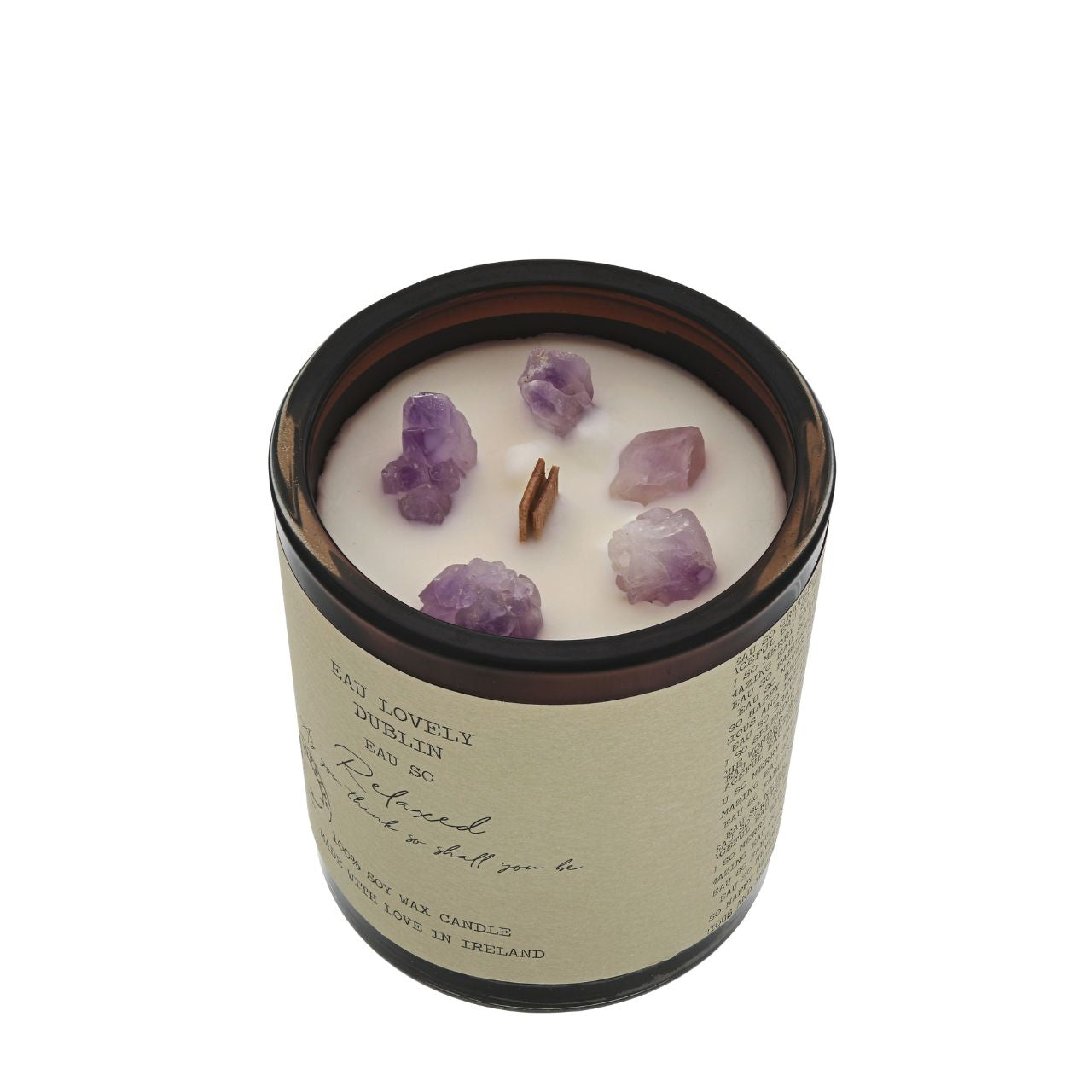 Eau So Lovely Relaxed Candle with Amethyst Gemstone Handmade in Ireland, this calming candle combines the soothing energy of amethyst gemstone with thoughtful craftsmanship.