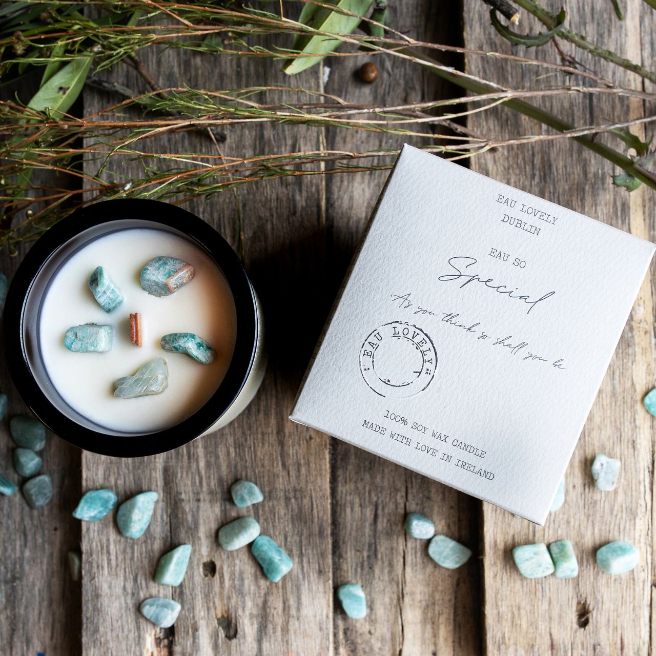 Eau So Lovely Relaxed Candle with Adventurine Gemstone Handmade in Ireland, this calming candle combines the soothing energy of Adventurine gemstone with thoughtful craftsmanship.