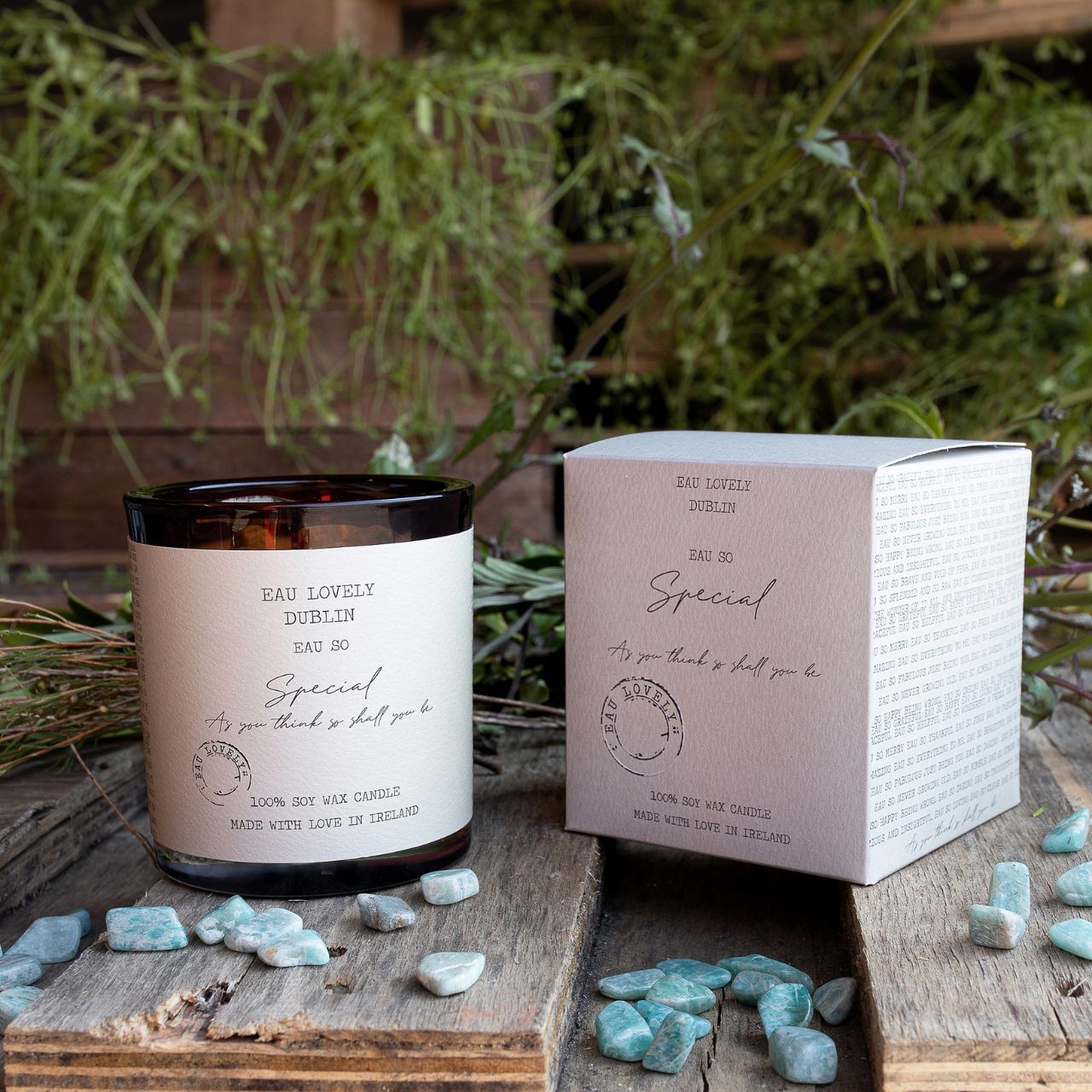 Eau So Lovely Relaxed Candle with Adventurine Gemstone Handmade in Ireland, this calming candle combines the soothing energy of Adventurine gemstone with thoughtful craftsmanship.