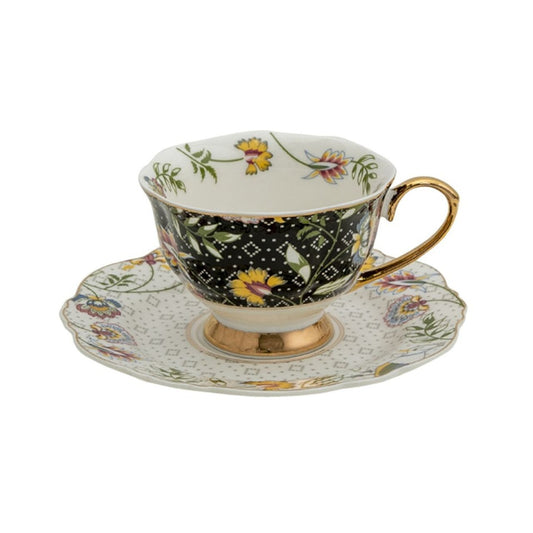 Made from high-quality ceramic, this cup and saucer set offers durability and is resistant to daily use. The refined design with a floral print and subtle gold accents makes this set a true eyecatcher on your table.