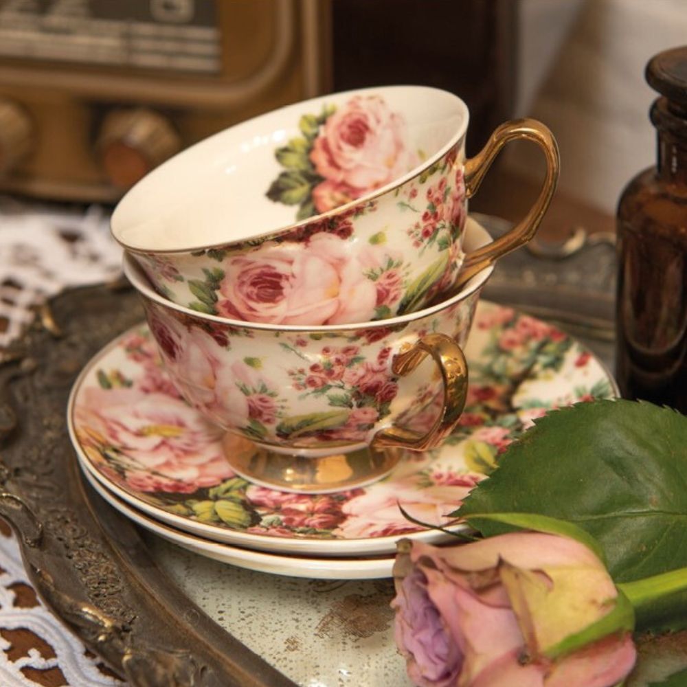 Clayre & Eef Retro & Vintage Pink Porcelain Flowers Cup And Saucer  Retro & Vintage Pink Porcelain Flowers Cup And Saucer