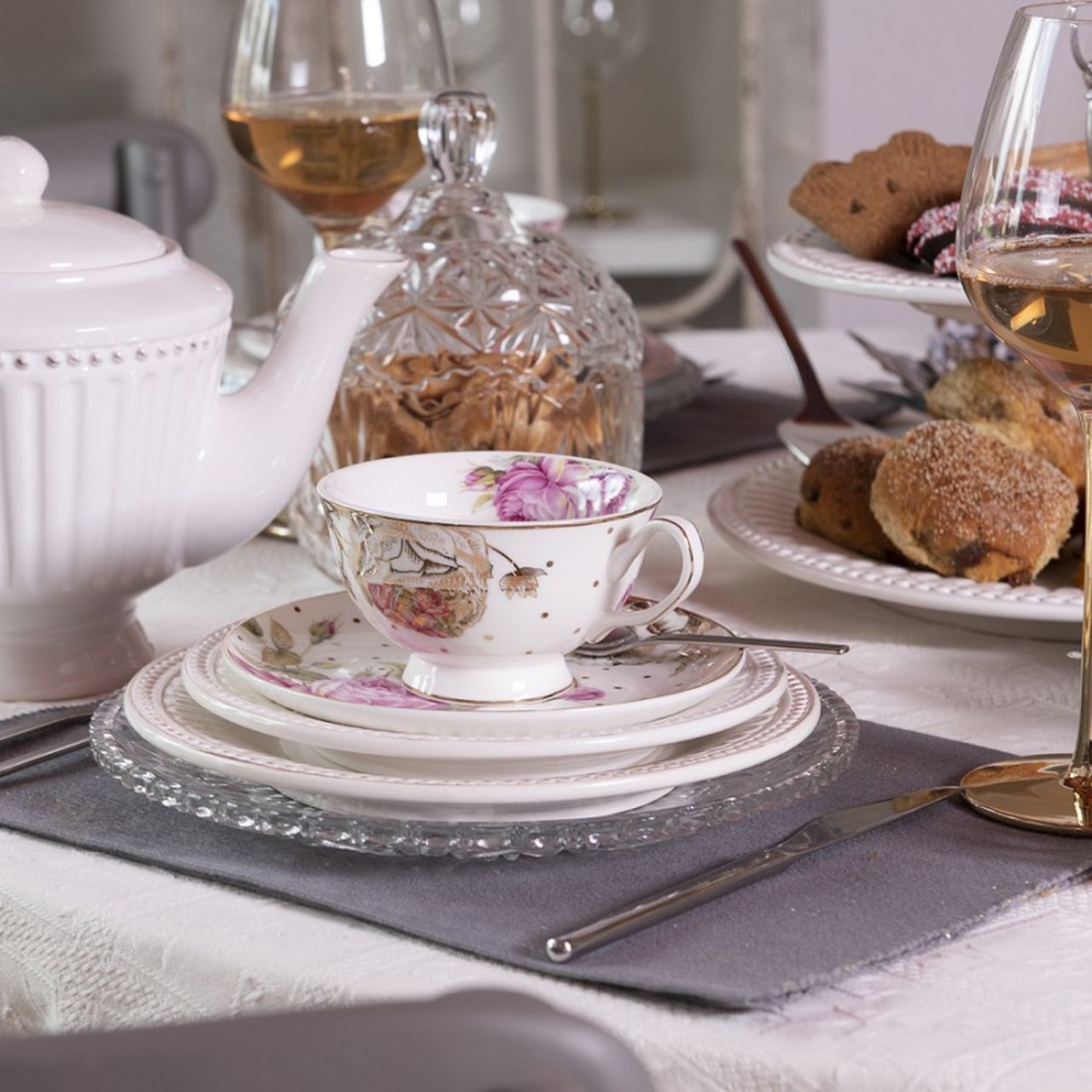 This premium porcelain cup and saucer set features a romantic floral design with pink flowers. Crafted to the highest quality standards, the elegant cup offers a delicate and eye-catching presentation. Enjoy your favourite beverage in style with this romantic cup and saucer set.