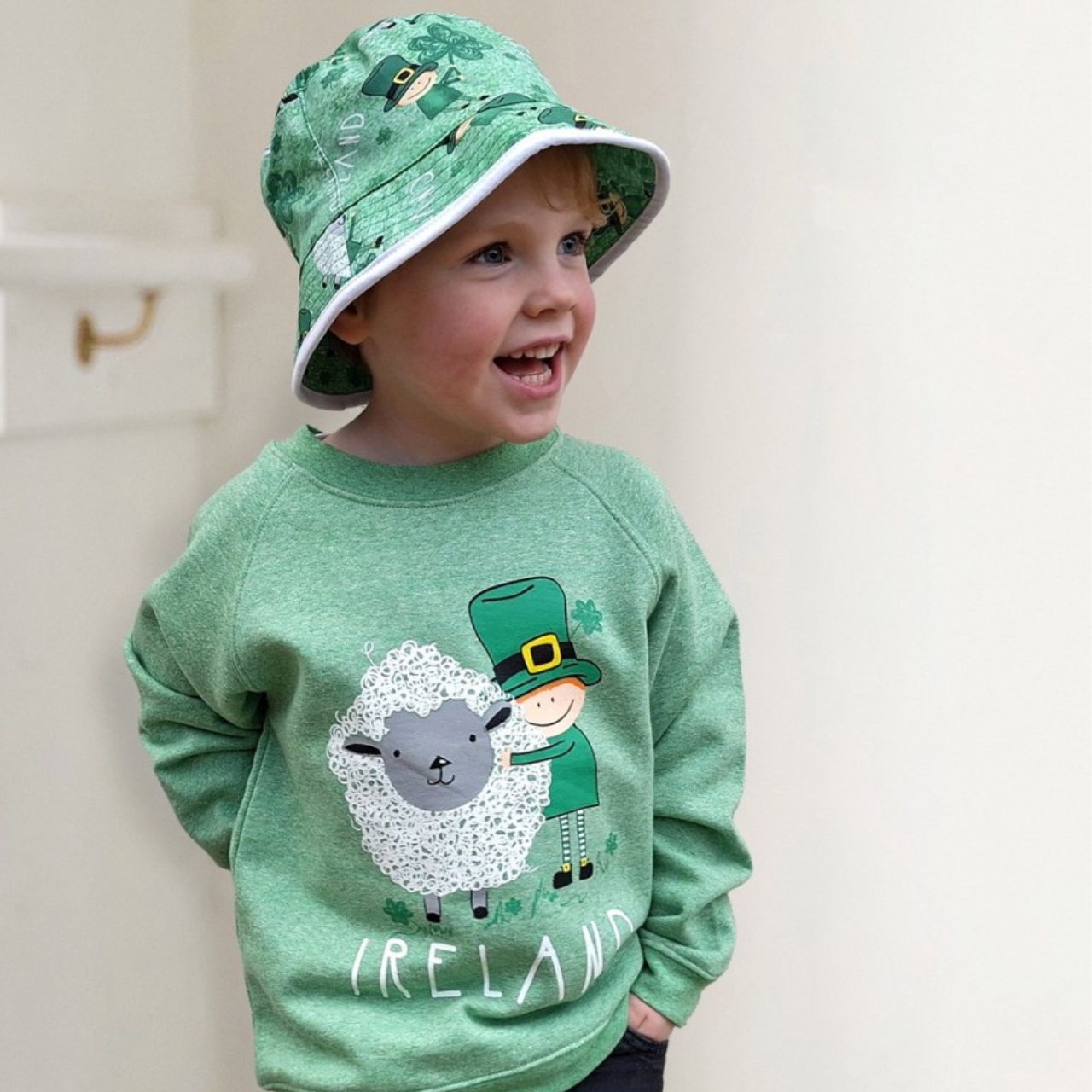 A playful kids bucket hat with sheep-and-leprechaun charm for bright, outdoorsy days. Easy to pair with tees, hoodies, and summer outfits, adding a fun Irish twist. Ideal for holidays, days out, and gift sets.
