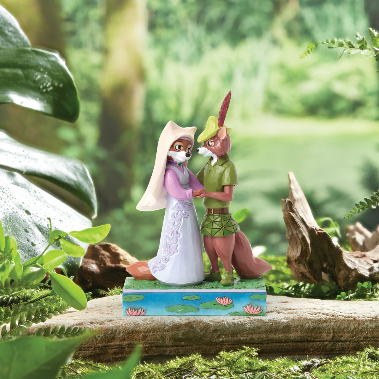 This Jim Shore rendition of Robin Hood and Maid Marian stand hand in hand, gazing into each other's eyes. Adorned with the artist's signature patchwork and rosemaling details, the piece captures the romance and adventure of their timeless story.