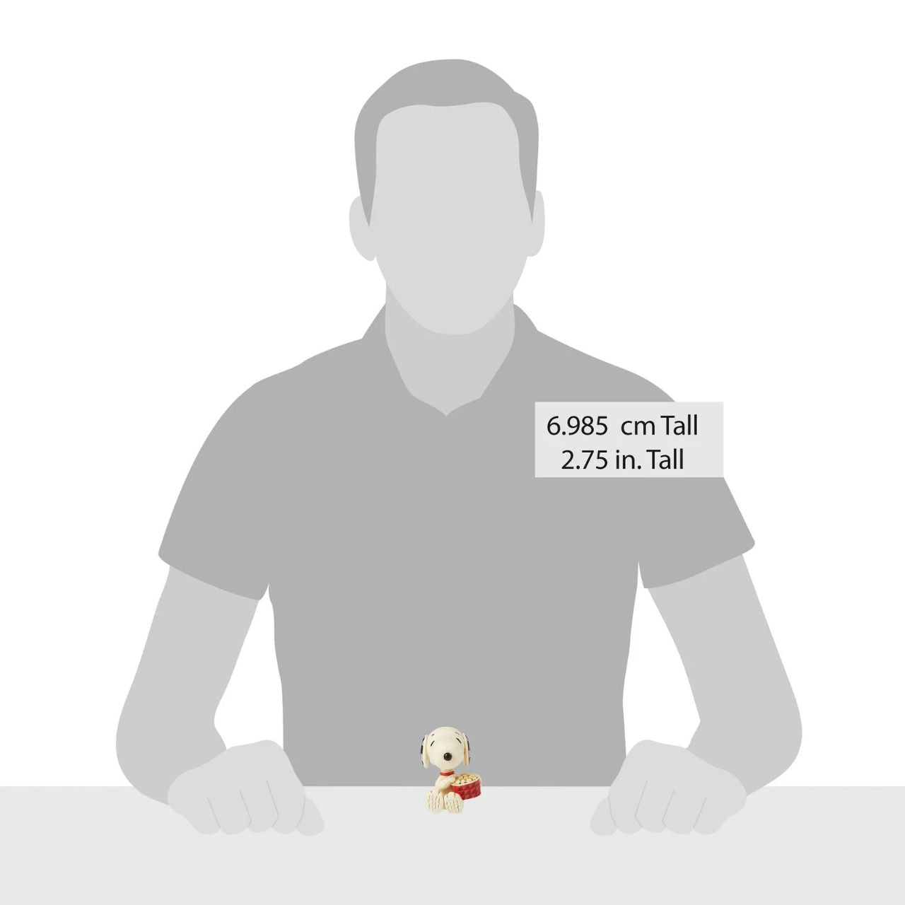 The ever so cheeky Snoopy is having the best time with a large tub of popcorn, ready to watch his favourite film. Mini figurine from the Peanuts collection by Jim Shore. Comes in fully branded packaging.