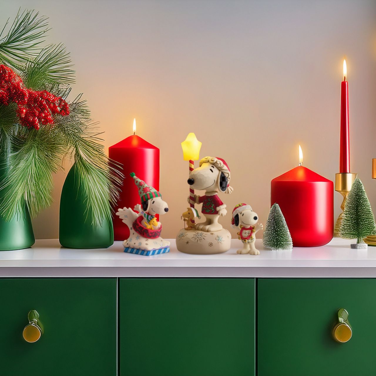 Wearing a festive Santa hat with swirling details, Snoopy jingles in holiday style with festive bells in this Jim Shore figurine. Compact and colourful, it brings a half pint helping of Peanuts cheer to your Christmas display.