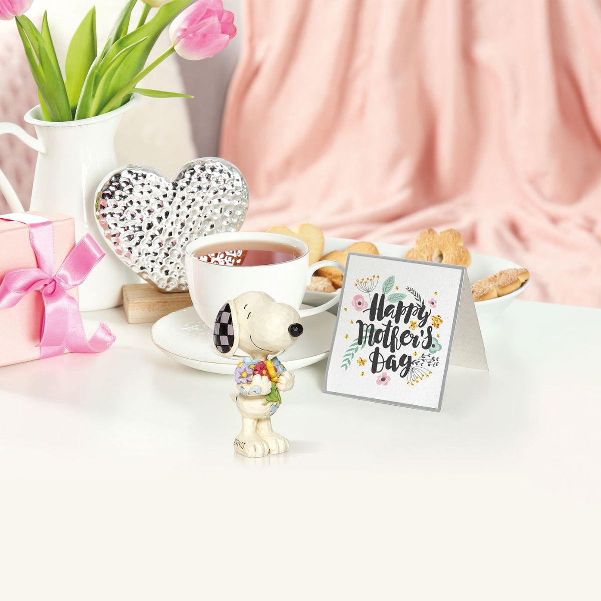 Treat yourself or someone special to Peanuts by Jim Shore collectable figurine. It's springtime and the world's most famous comic strip pup has picked some lovely flowers for you.