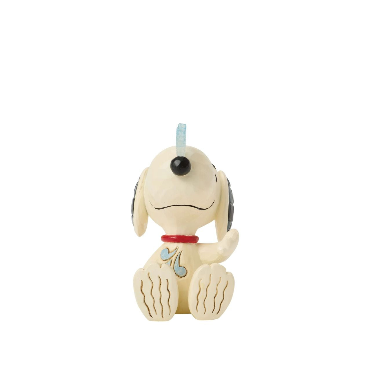 Snoopy balances a delicate snowflake on his nose in this sweet Jim Shore mini. Full of playful charm, it's a whimsical nod to snowy days and the magic of winter. Celebrate your holiday season with the magic of the Peanuts.