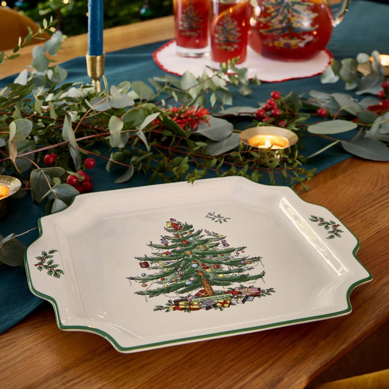 Loved for its nostalgia and warm recollections of Christmases past, Christmas Tree is one of the world's best known holiday designs since its introduction in 1938.