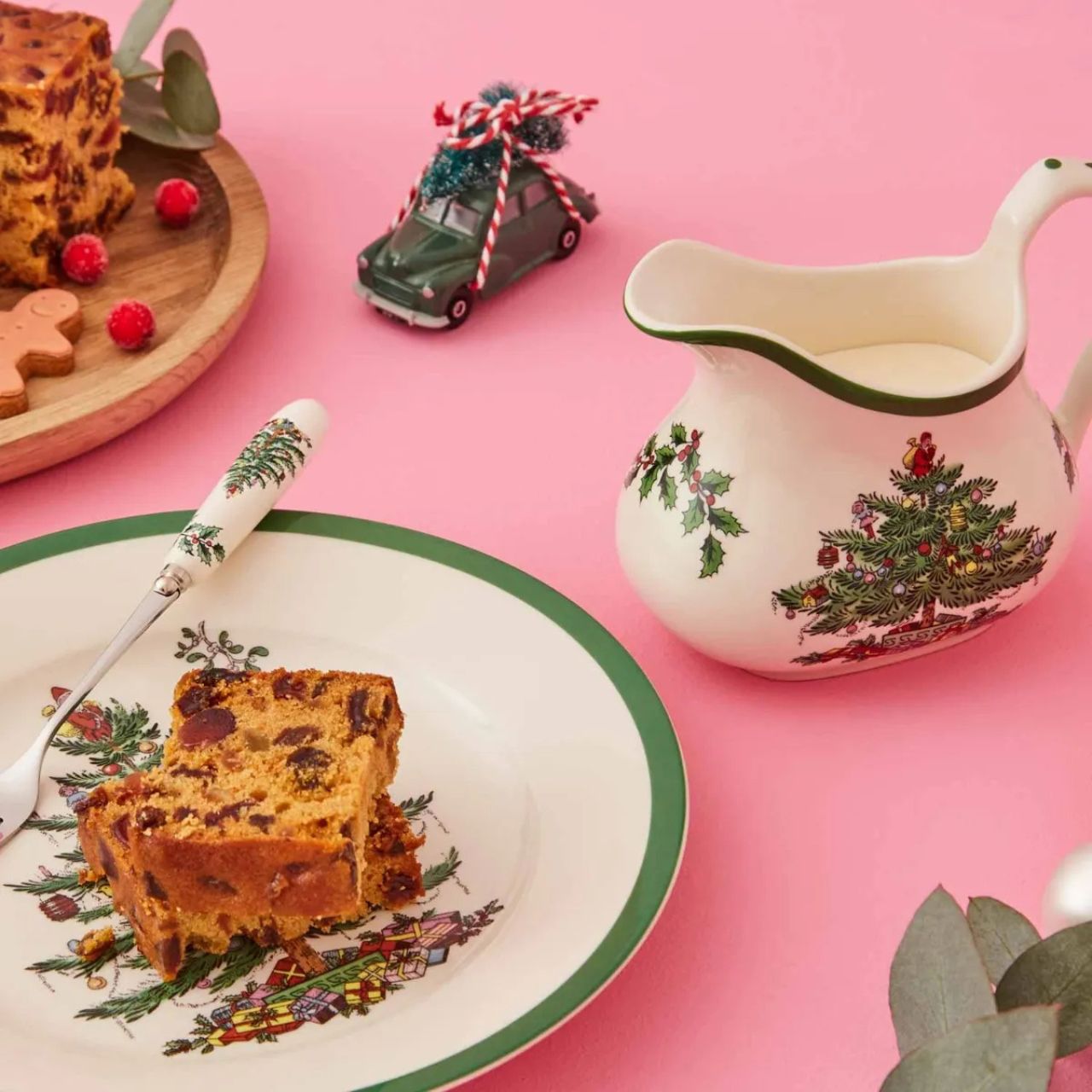 Whether it’s a generous helping of cream on your dessert, or drizzling brandy sauce over pudding, this jug will take pride of place on your table. Featuring the much-loved Christmas Tree design from Spode, this sauce jug has the classic colours of green, gold and red, evoking fond Christmas memories.