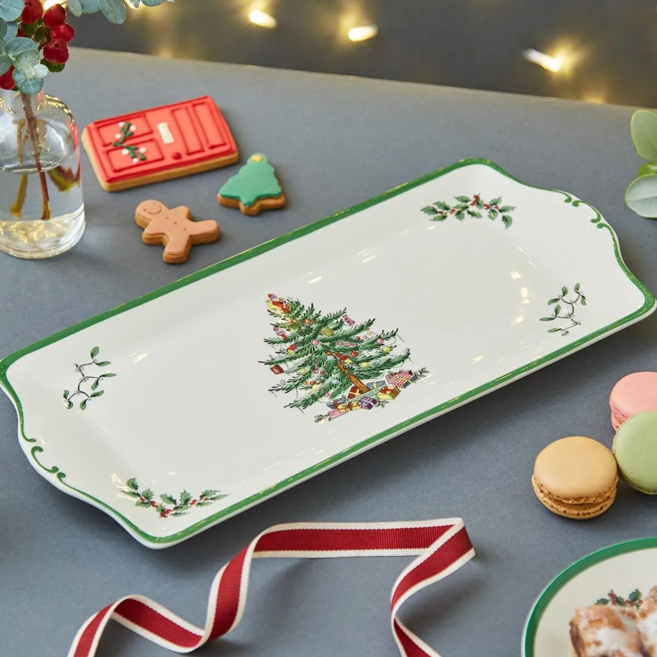 Whether you're hosting Christmas dinner, a casual lunch or Christmas Eve party, use this Christmas Tree sandwich tray from Spode for classic seasonal style. It's decorated with green borders, boughs of holly and mistletoe, and a traditional tree that calls to mind memories of Christmases past.