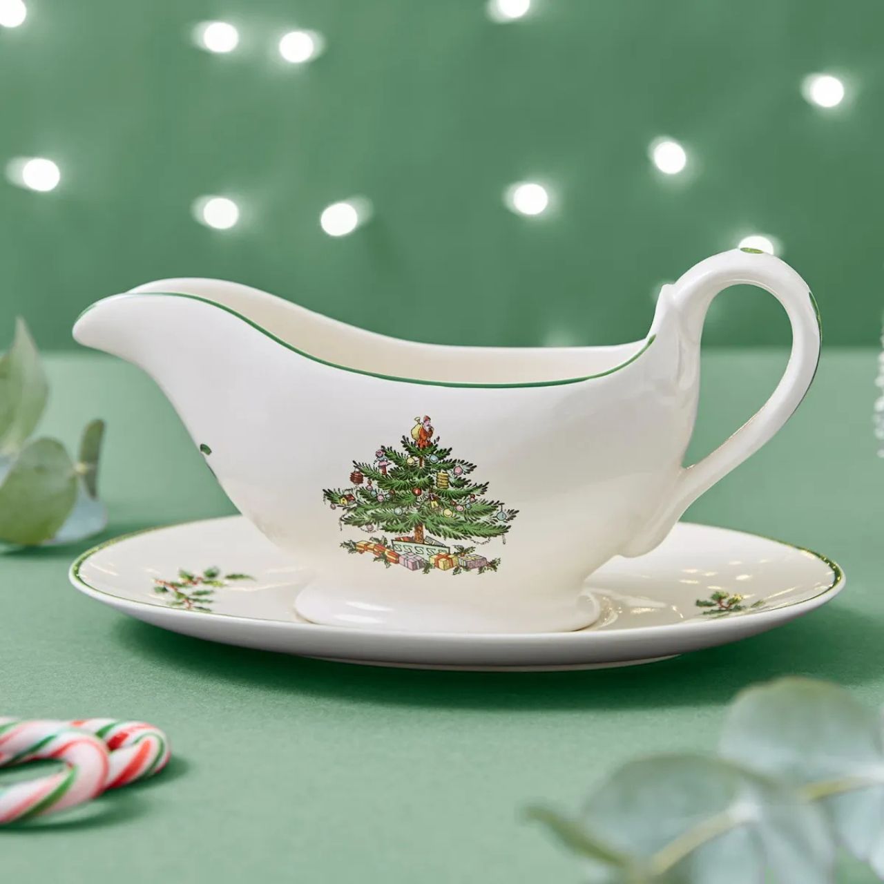Gravy, mint, cranberry... whatever your seasonal sauce of choice, make sure it's festive with this Christmas Tree sauce boat and matching stand. The classic, colourful Christmas Tree design by Spode makes sure this sauce boat looks right at home on your Christmas themed table.