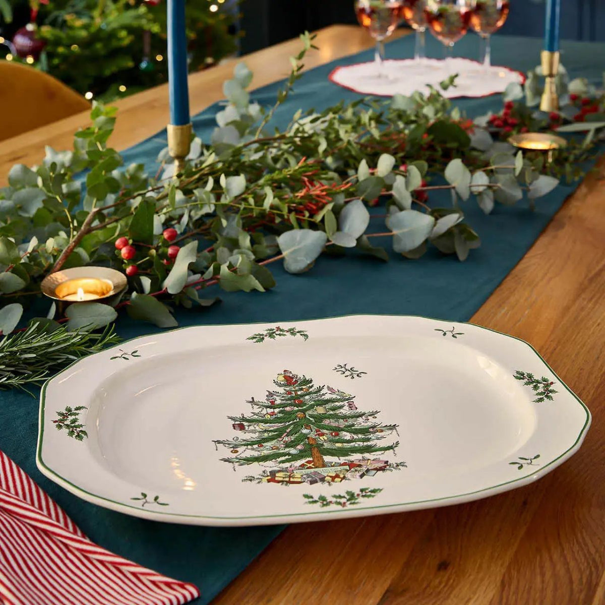 A oval platter with a traditional Christmas look and iconic festive motif