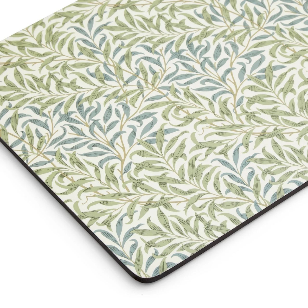 Bring a beautiful mix and match look to your table with this 6-piece placemat set