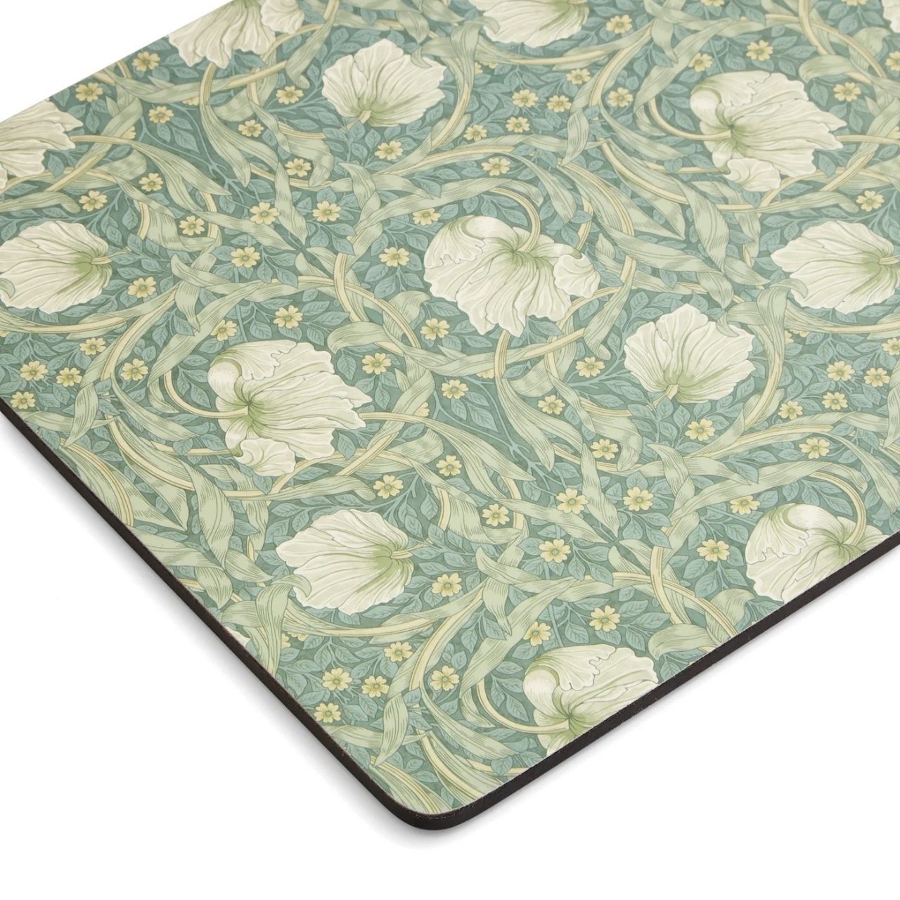 Bring a beautiful mix and match look to your table with this 6-piece placemat set