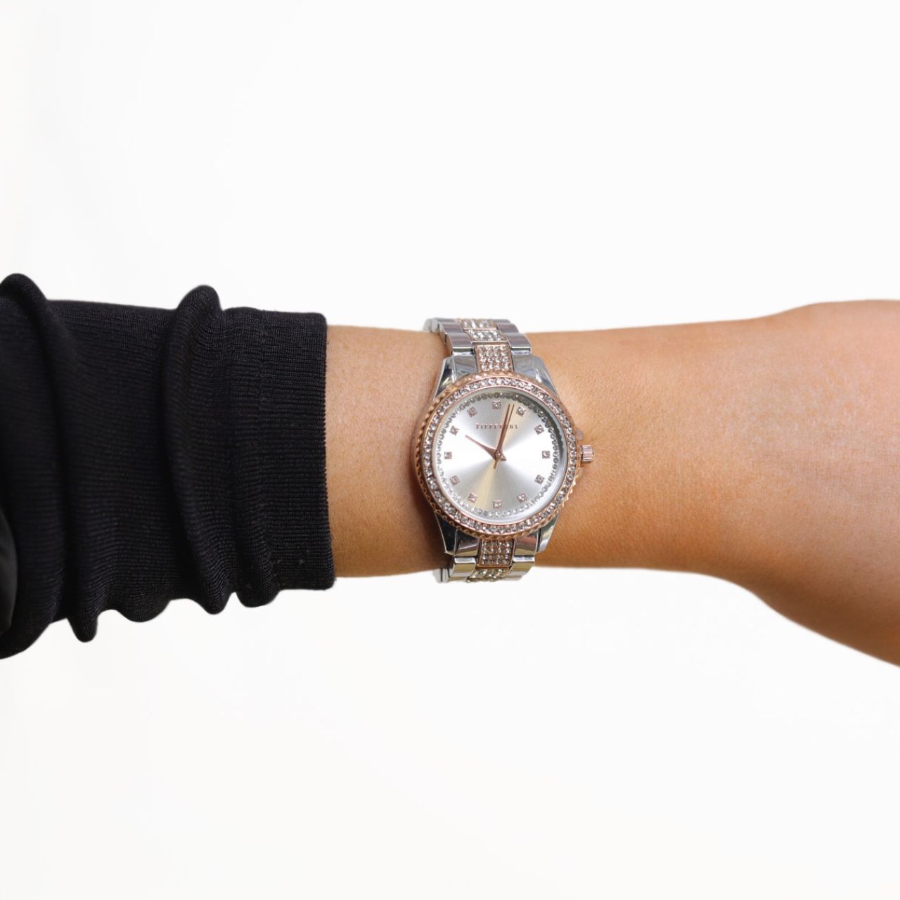 Crafted by the designers at Tipperary, the Americana Watch is a striking fusion of classic charm and modern sophistication. Its polished silver-tone case is framed by a rose gold bezel, adorned with shimmering silver crystals for an added touch of glamour.