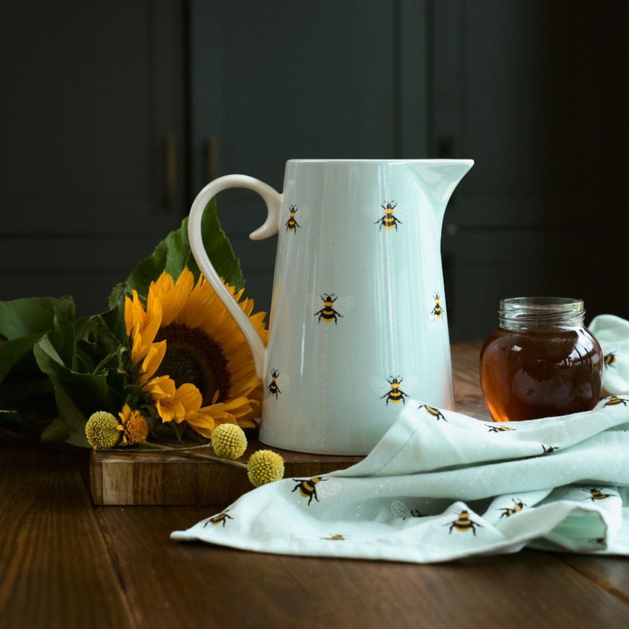 Add a splash of colour to your&nbsp;kitchen with our Tipperary Crystal New Bees Collection. The stunning range features the busy bumble bee design sure to brighten up your kitchen.