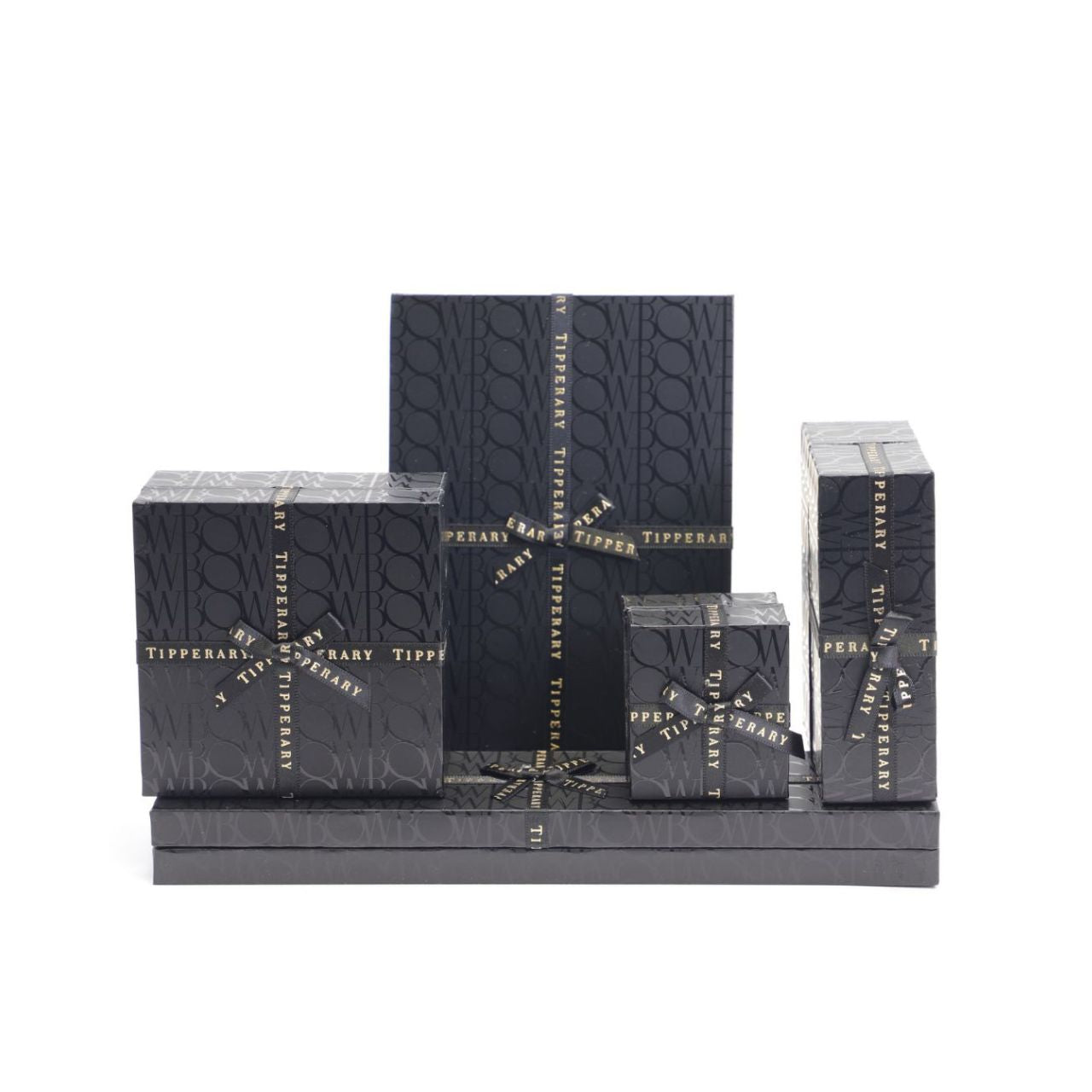 Effortless charm meets modern refinement — the Chain Bracelet Gold from Tipperary Crystal’s Bow Collection brings a subtle sparkle to every occasion.