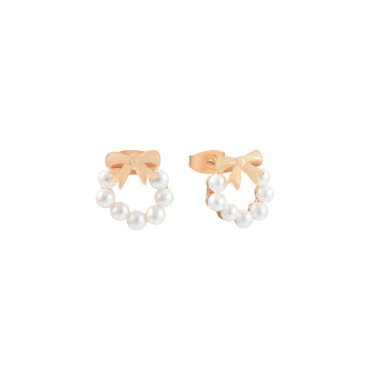 The Tipperary Bow Pearl Earrings in Gold showcase expert craftsmanship with a graceful bow design paired with luminous pearls. These earrings offer a sophisticated yet understated look, ideal for enhancing both everyday wear and special occasions.
