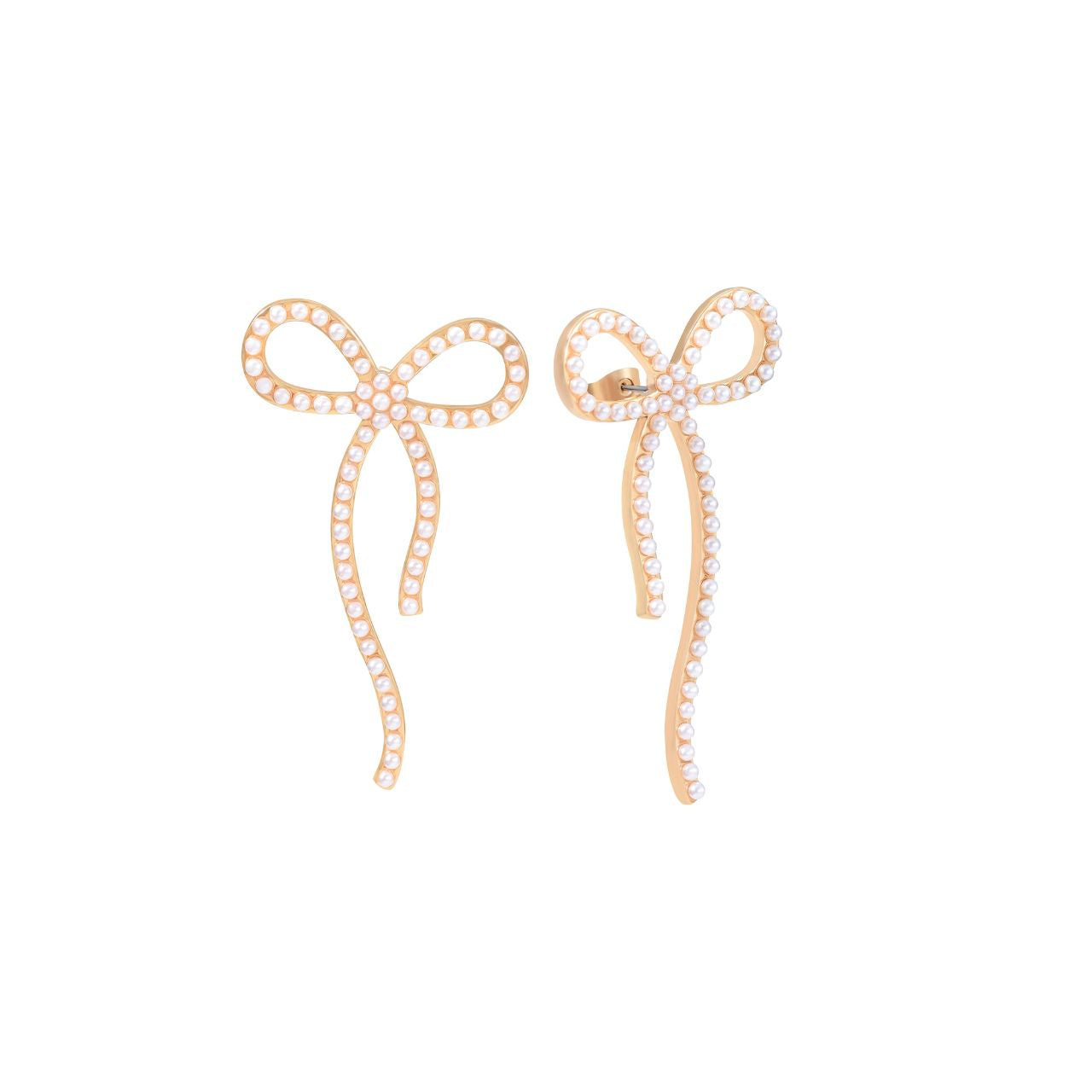 Delicate yet powerful, the bow has long been a symbol of love, unity and effortless sophistication. Our Bow Collection celebrates this timeless motif with exquisite craftmanship and refined beauty.