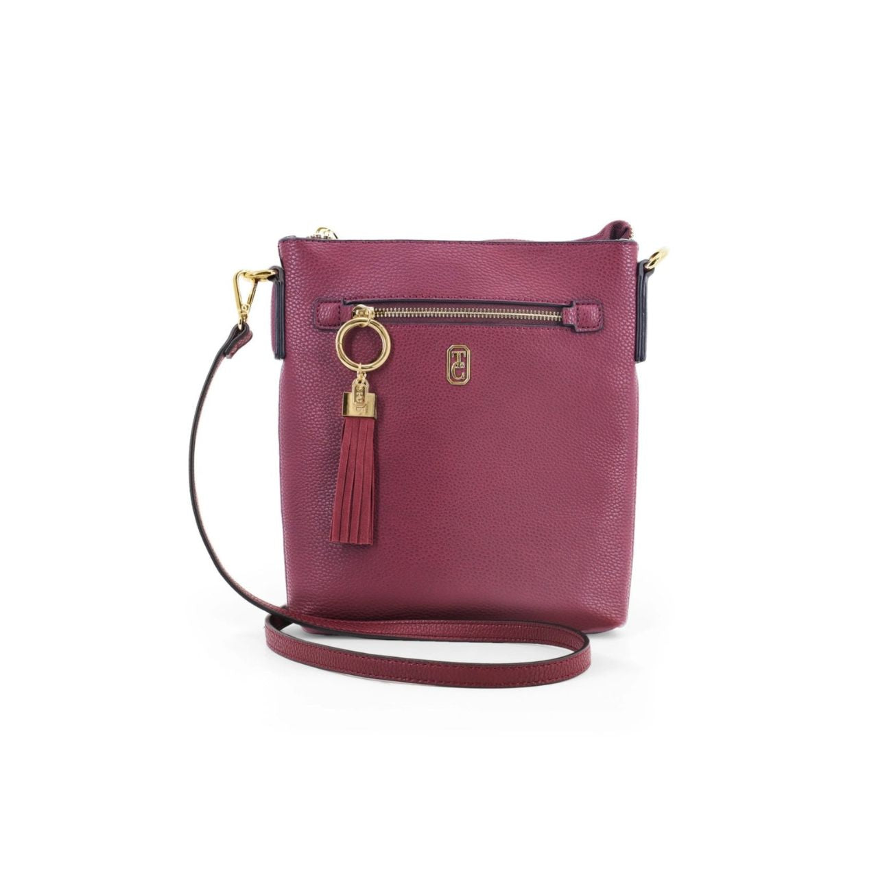 The versatile and trendy Chelsea can be worn as a cross body and also over the shoulder. The Chelsea has an adjustable strap and easily accessible outside pocket and secure front zip pocket. Metal hardware detail finish off this stylish bag in rose gold or yellow gold.