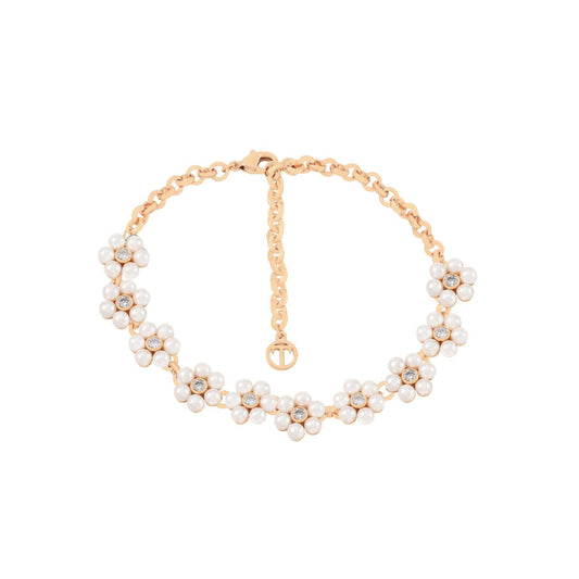 Charming and graceful, the Daisy Pearl 9 Daisy Bracelet captures the joyful spirit of a blooming meadow. Part of the feminine Daisy Collection, this bracelet is a celebration of beauty, delicacy, and timeless elegance.