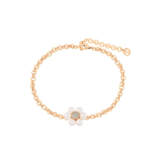 A modern twist on a timeless floral design, the Daisy Grey Pearl Single Daisy Bracelet is elegant yet understated. The centre daisy motif is adorned with smooth grey pearl petals surrounding a sparkling pavé of cubic zirconia, all set against a polished gold chain.