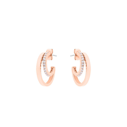 Elevate your elegance with the Tipperary Double C Earrings in rose gold. These refined earrings showcase a delicate intertwined double C design, perfectly crafted to add a subtle yet striking touch of sophistication to any outfit.