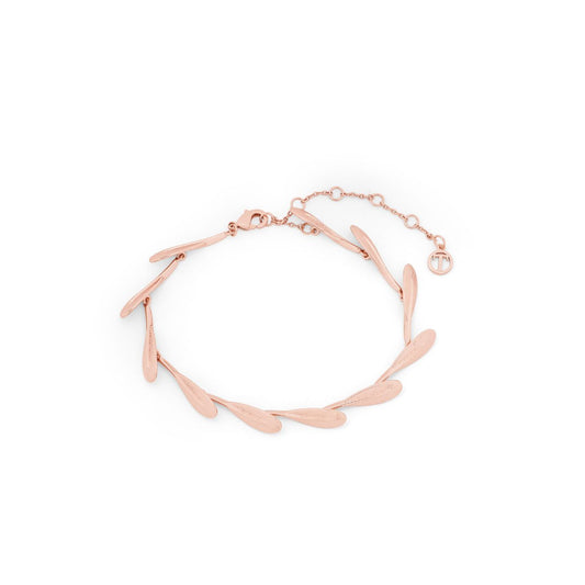 Eleven Feathers adorn this stunning bracelet. This bracelet comes in Rose Gold. It secures with a Lobster Clip and features a Tipperary Fob to finish.