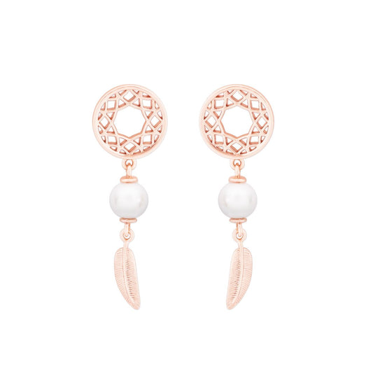 Feather & Pearl Boho Earrings Rose Gold by Tipperary  These elegant Feather & Pearl Boho Earrings Rose Gold from Tipperary are the perfect way to show off your unique style. Crafted with a timeless design, they feature stunning rose gold hardware and beautiful pearl and feather details to add a touch of classic glamour to your look.