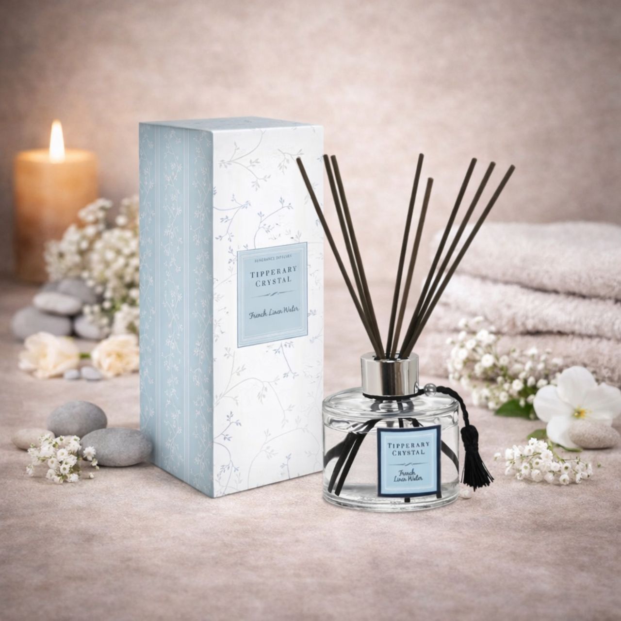 Reminiscent of evenings on the veranda in Provence, this soft aroma includes relaxing lavender, sweet orange, petit grain and some light citrus notes diffusing a clean and soothing fragrance.