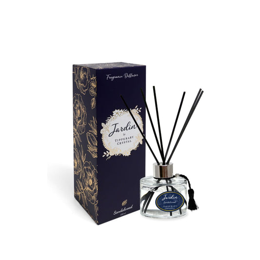This is a luxuriously rich and decadent scent that has blends of amber and musky sandalwood intertwined with smoked oak and exotic spices. A wonderful aroma that will create an opulent ambiance.