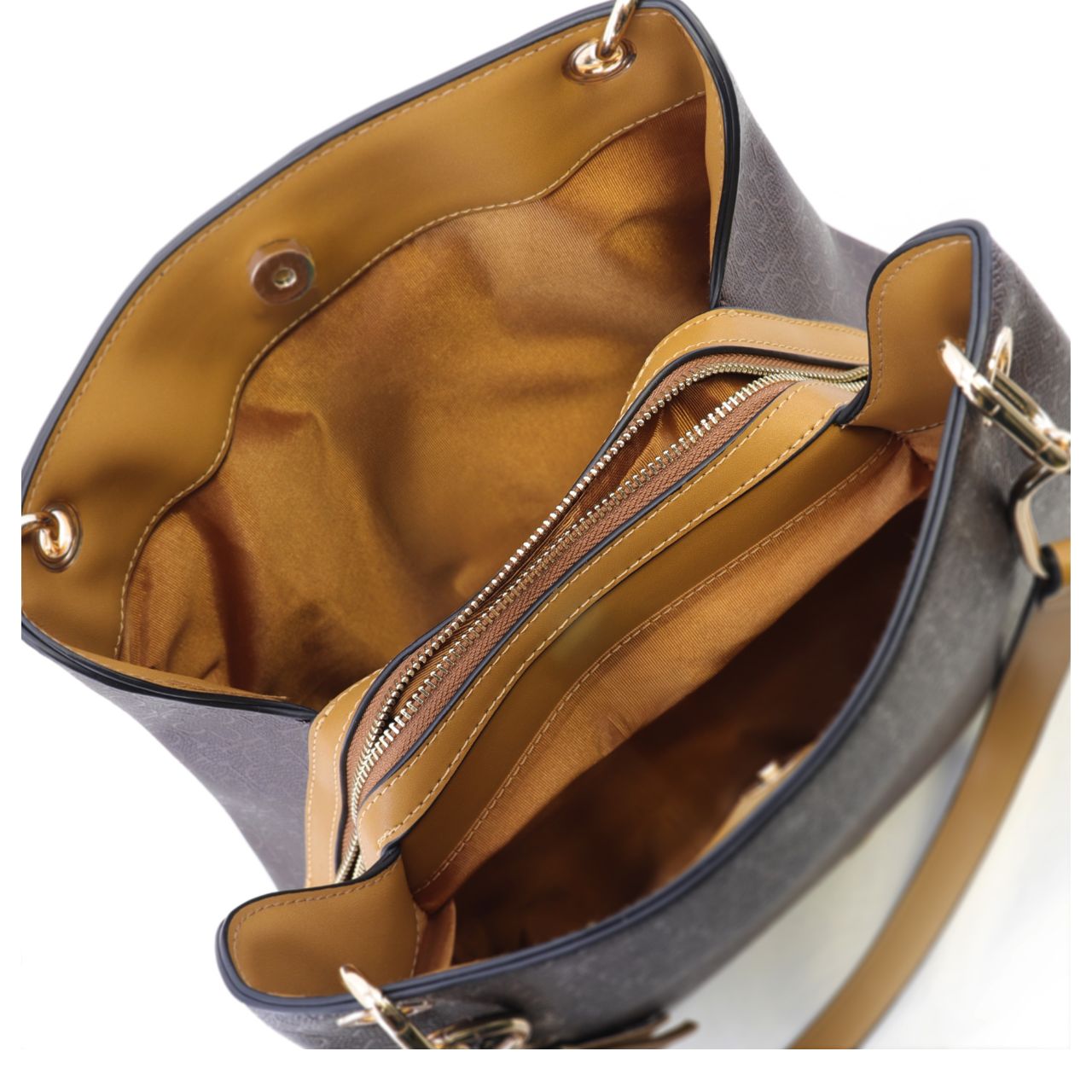 The Tipperary Monogram Tote in Mocha is a sophisticated accessory designed for the discerning user. Crafted with attention to detail, its rich mocha hue complements a variety of styles while the monogram adds a personalized touch. Ideal for everyday use, this tote combines practicality with elegance, offering ample space and durability for your essentials throughout the summer season.