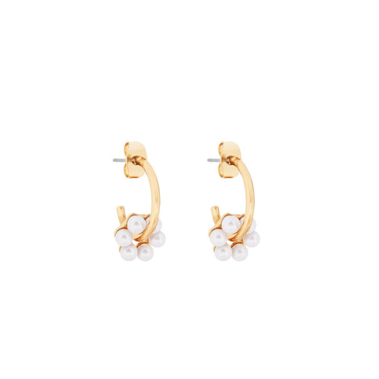 Elevate your style with our Tipperary Pearl Cluster Hoop Earrings in Gold. These elegant earrings feature a stunning cluster of pearls, adding a touch of luxury to any outfit.