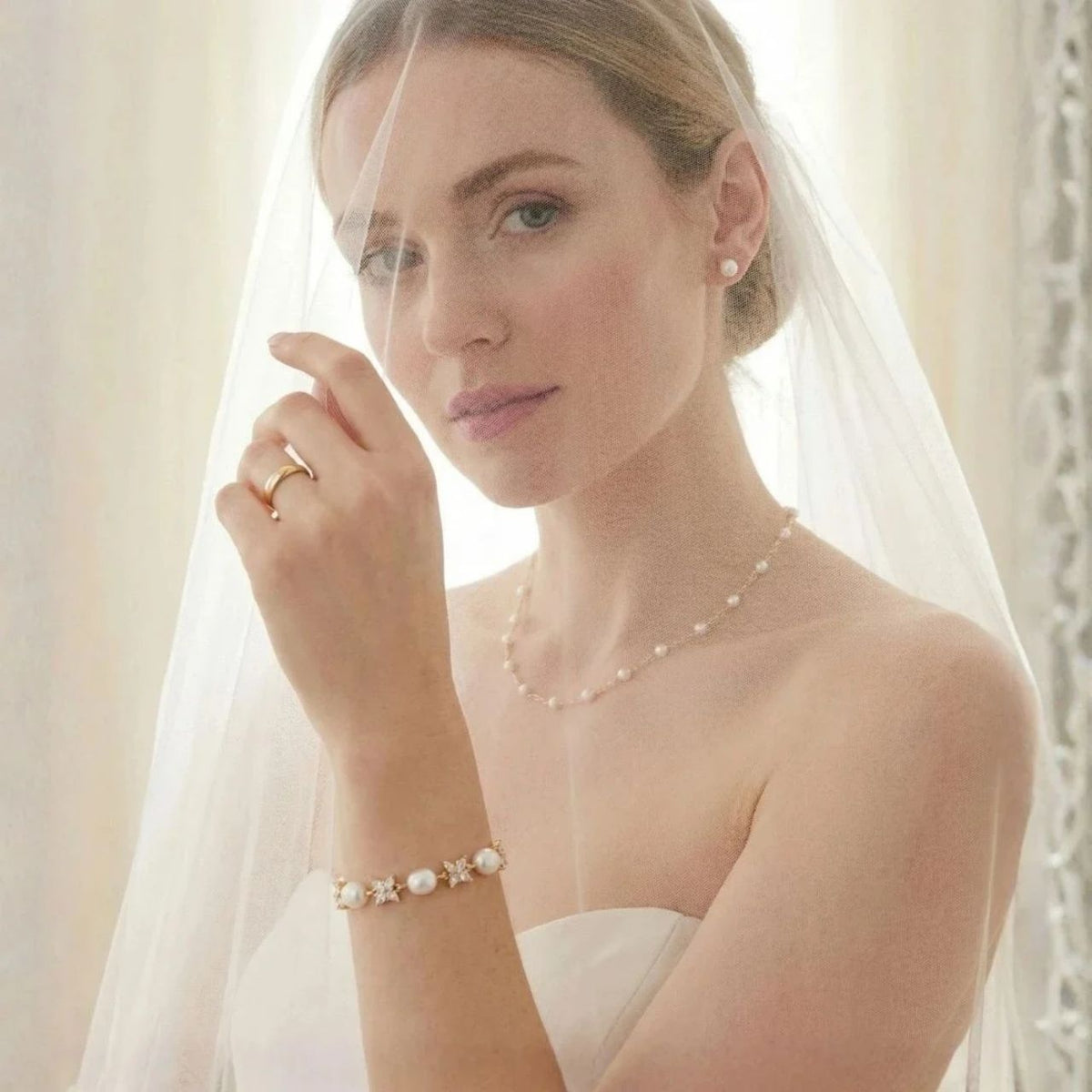 Elevate your everyday elegance with this exquisite Pearl Fine Chain Gold Necklace from Tipperary. Crafted with a delicate gold chain and lustrous pearl accent, this timeless piece brings refined sophistication to any occasion.