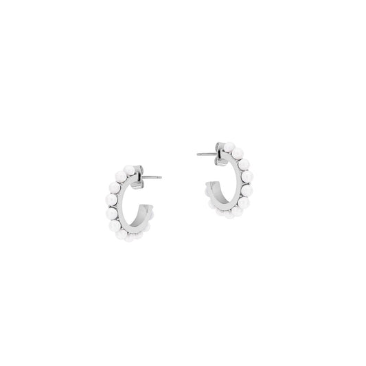 These striking silver pearl hoop earrings by Tipperary add a touch of elegance to any outfit. With a unique design and high-quality silver material, these earrings are perfect for any occasion. They make a great addition to any jewellery collection, providing a timeless and classic look.
