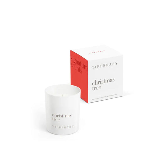 Experience the fresh and uplifting fragrance of the Signature Scents Candle - Christmas Tree. Meticulously designed, this candle embodies the true essence of a Christmas tree, combining sharp pine needles with delicate notes of wood and resin.