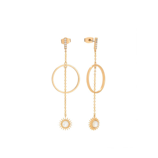 Experience the radiance of the sun with our new Soleil jewellery collection. Our designs capture the positivity, joy & warmth of the sun. Brighten up your day every day. Discover delicate earrings, pendants, bracelets and bangles. Perfect to achieve a simple but glamorous look.