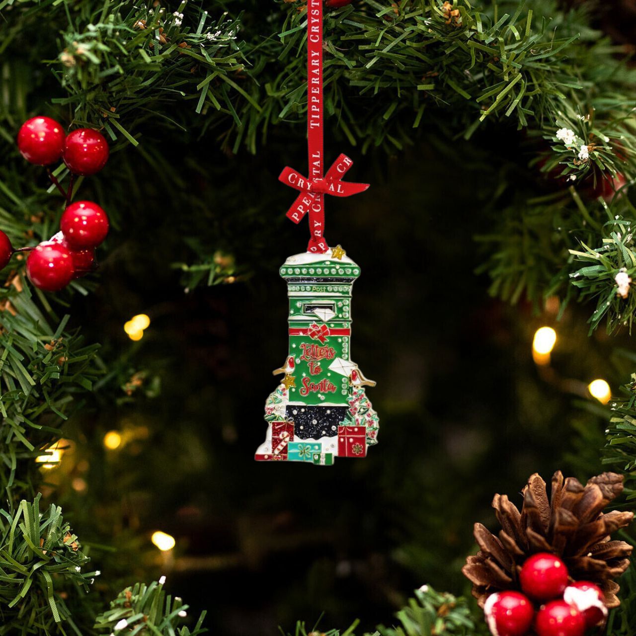This festive decoration from Tipperary will bring holiday cheer to your home. Featuring a sparkle post box design, the decoration is sure to create a magical feeling to any room. Perfectly sized for hanging, it makes a beautiful addition to your holiday décor.