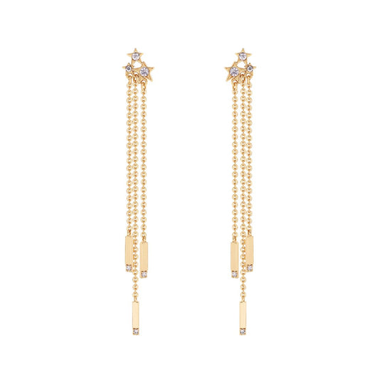 Crafted by Tipperary, these dazzling gold Long Chain Earrings add a touch of sparkle to any outfit. Made with high-quality materials, these earrings are designed to last while making a statement. Perfect for both casual and formal occasions, they are a must-have for any jewellery collection.