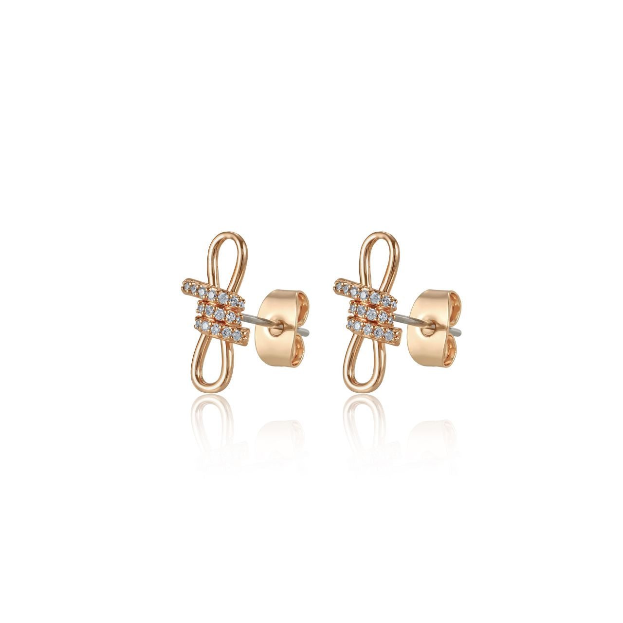 Elegant stud bow earrings crafted by Tipperary, featuring a timeless gold finish. These delicate studs combine classic design with quality craftsmanship, perfect for everyday wear or special occasions.