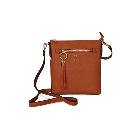 The versatile and trendy Chelsea can be worn as a cross body and also over the shoulder. The Chelsea has an adjustable strap and easily accessible outside pocket and secure front zip pocket. Metal hardware detail finish off this stylish bag in rose gold or yellow gold.