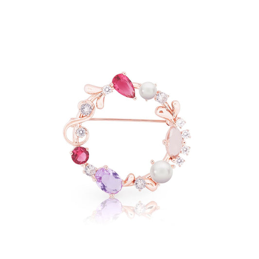 This vintage wreath brooch from Tipperary is the perfect addition to your jewellery collection. Crafted with rose gold plating, it exudes elegance and sophistication. With its intricate design, it will add a touch of vintage charm to any outfit. Enhance your style and make a statement with this stunning piece.
