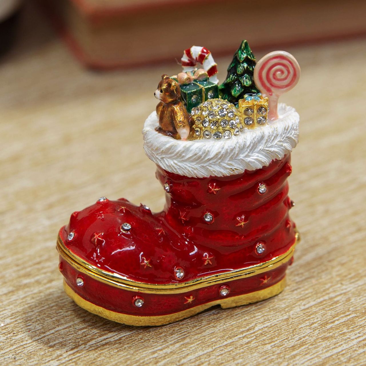 Brighten your shelves this Christmas with this wonderfully cheerful handpainted Christmas boot Treasured Trinket box. From the Christmas Treasured Trinkets range, part of the Royal Affair collection by Santa's Workshop - step into an opulent Christmas fairy tale.