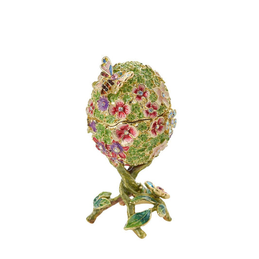 Features an attractive design which stands out with sparkling embellishments, further adding artistic appeal.