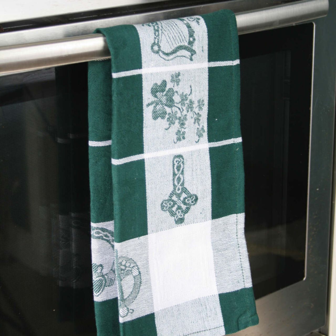Treasures of Ireland Tea Towel Green by Samuel Lamont  Treasure of Ireland linen union tea towel in beautiful Irish green. This striking colourway comes as a bale of two, tied with elegant green ribbon. Perfect for gifting as a keepsake souvenir with it's iconic Irish symbols.