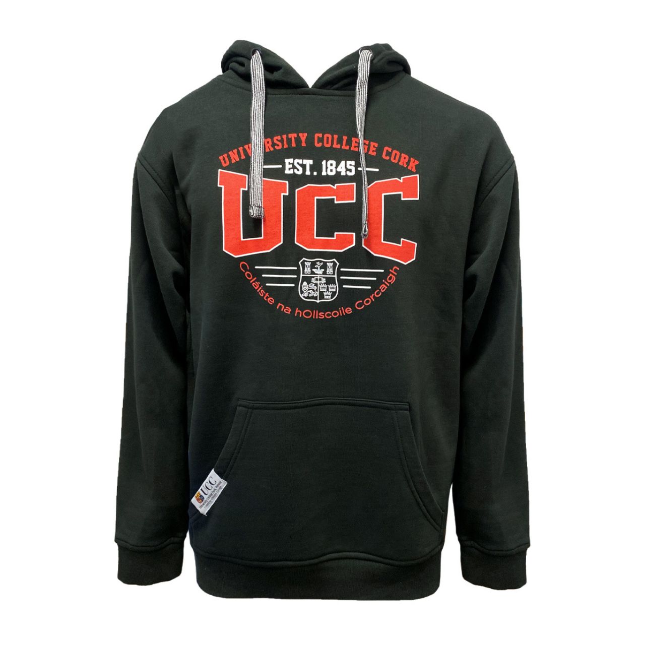 This UCC College Hoodie Est 1845 - Black is an official addition to the collection. Its relaxed fit showcases a printed UCC crest, UCC back neck label, contrasting draw strings, and a pocket with a UCC woven label.