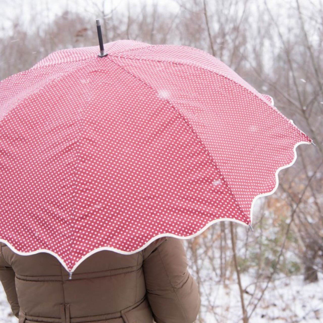 Yuck! It’s raining cats and dogs again… and now I have to go outside too; dilemma! With the umbrellas from Clayre &amp; Eef, it’s not a problem to go outside during a rain shower. With good protection against the wind and rain, you can brave this bad weather in style. Let it rain!